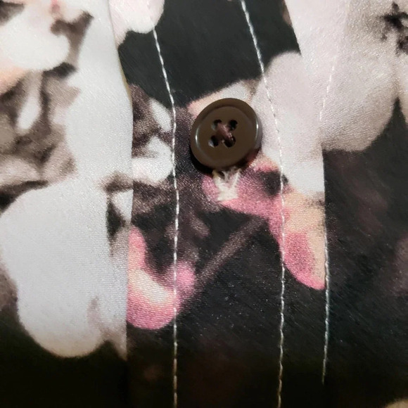 Floral Button Down Blouse / Monochrome / Black & Pink / Size Large - Picture 6 of 8
